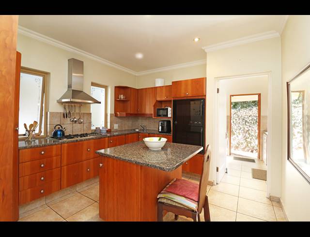 2 BEDROOM HOUSE FOR SALE IN OAKLANDS